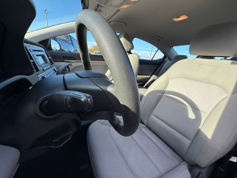 Used 2017 Hyundai Elantra SE w/ Cargo Package image 17
