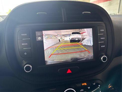 Used 2025 Kia Soul LX w/ LX Technology Package FWD image 26