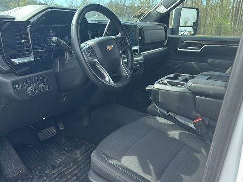 Used 2025 Chevrolet Silverado 2500 LT w/ Convenience Package image 11