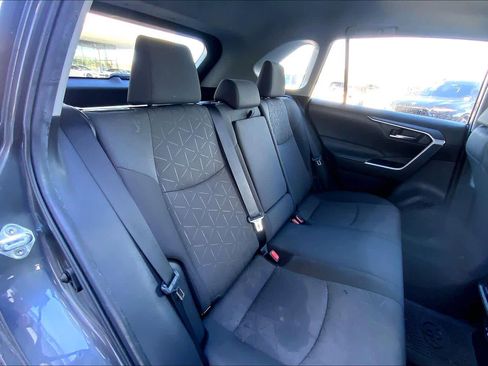 Used 2022 Toyota RAV4 XLE image 21