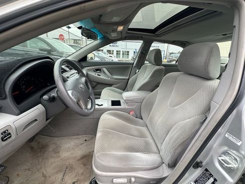 Used 2009 Toyota Camry LE FWD image 8