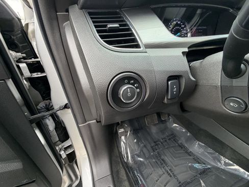Used 2017 Ford Taurus SEL w/ Equipment Group 201A FWD image 17