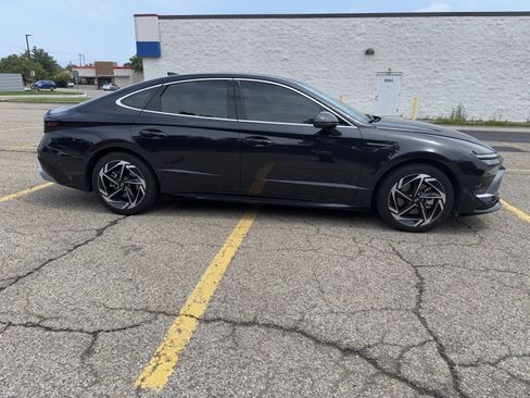 Used 2024 Hyundai Sonata SEL w/ Convenience Package FWD image 2