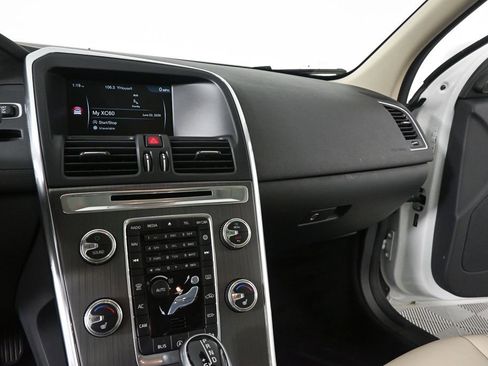 Used 2016 Volvo XC60 T5 Premier w/ Proximity Package FWD image 12