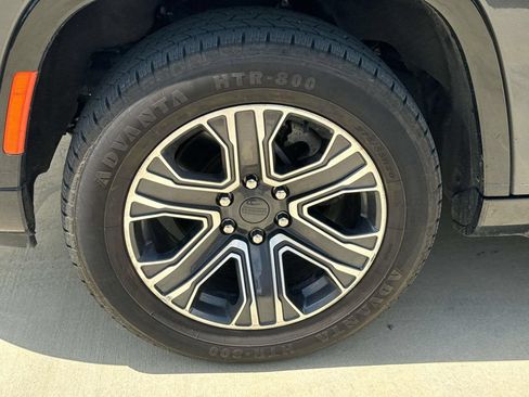 Used 2024 Jeep Wagoneer Series II w/ Flexible Seating Group RWD image 29