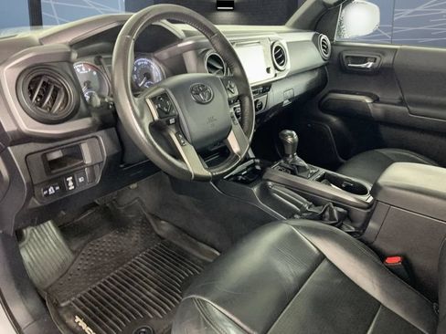 Used 2018 Toyota Tacoma TRD Off-Road w/ TRD Premium Off Road Package AWD/4WD image 21