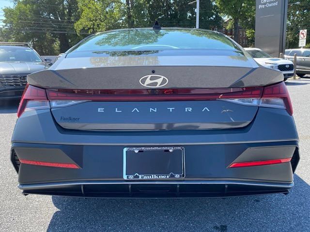 Used 2024 Hyundai Elantra SEL w/ Convenience Package FWD image 5