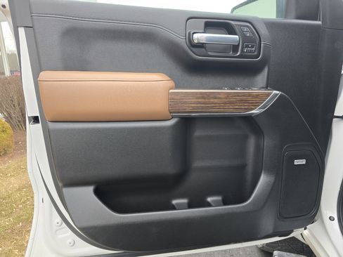 Used 2021 Chevrolet Silverado 1500 High Country w/ Technology Package image 17