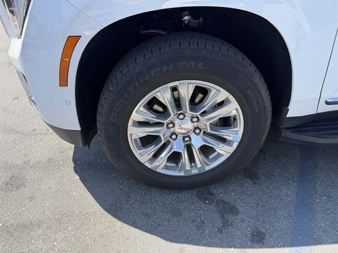 Used 2025 GMC Yukon XL Denali AWD/4WD image 11