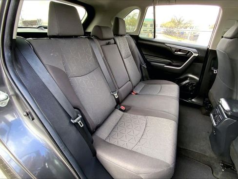 Used 2021 Toyota RAV4 XLE image 19