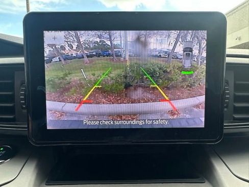 Certified 2021 Ford Explorer XLT image 18