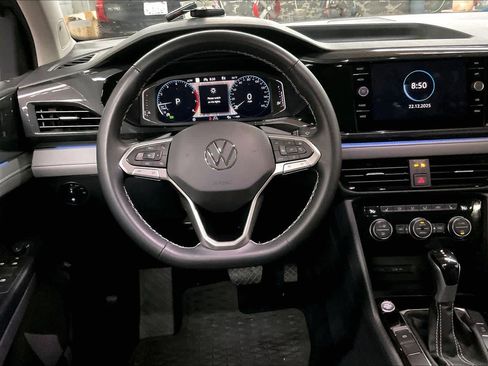 Used 2022 Volkswagen Taos SEL image 8