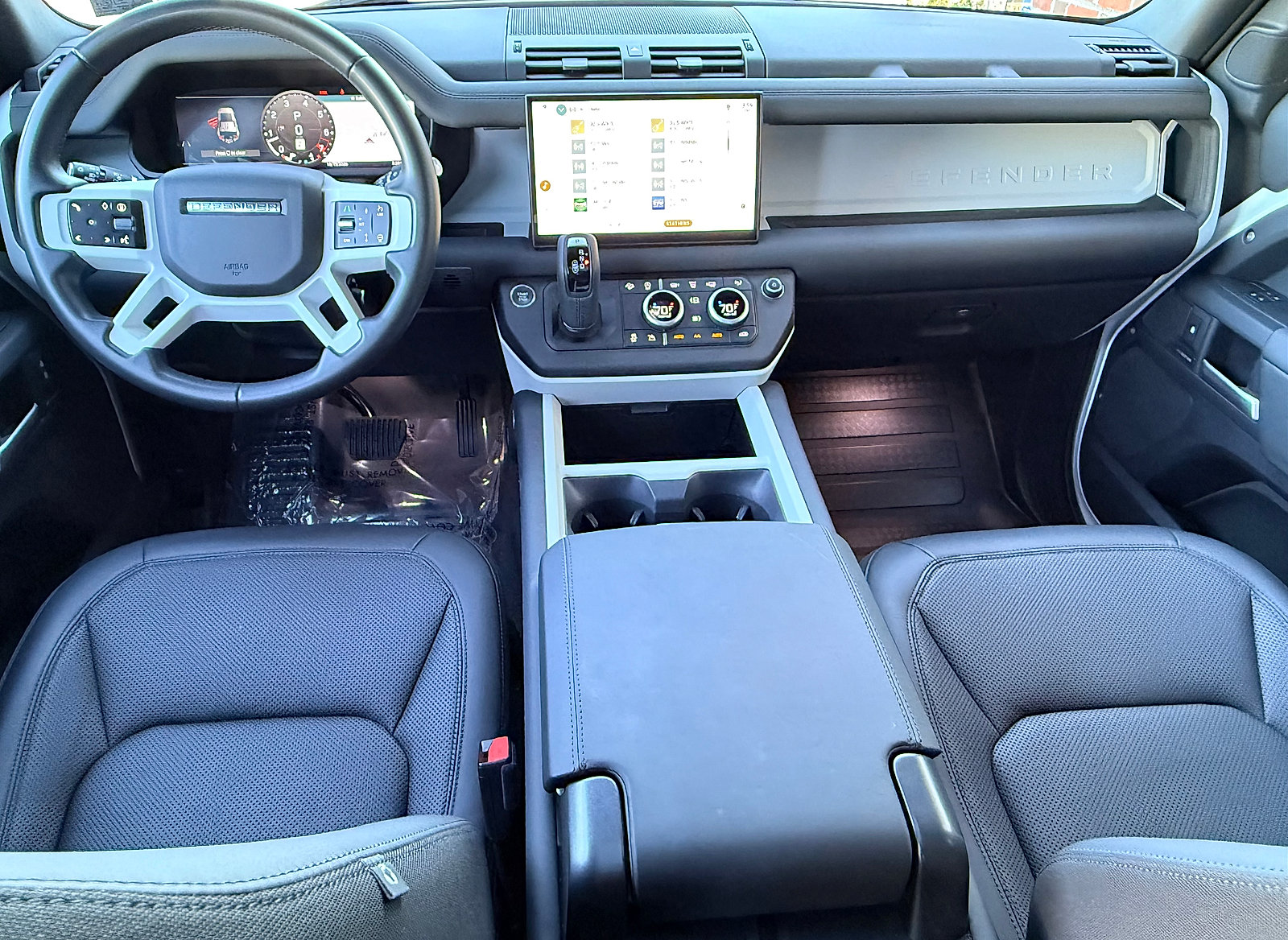 Used 2025 Land Rover Defender 110 S AWD/4WD image 13