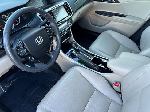 Used 2017 Honda Accord EX-L image 10
