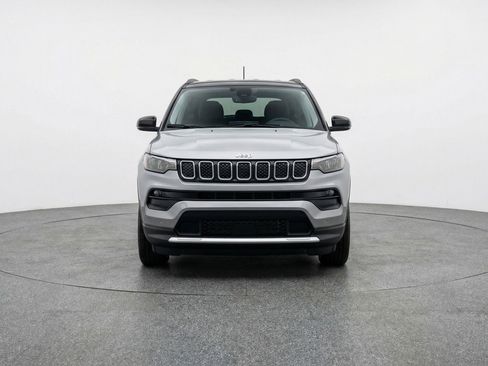 Used 2025 Jeep Compass Limited AWD/4WD image 2