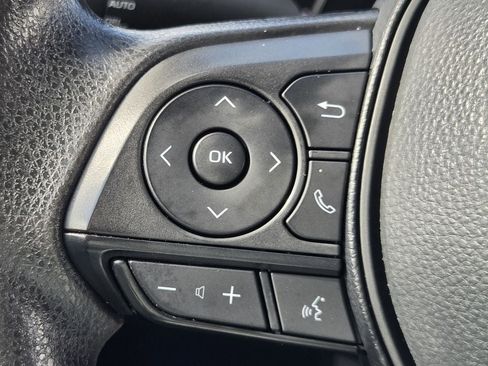 Used 2025 Toyota RAV4 XLE FWD image 24