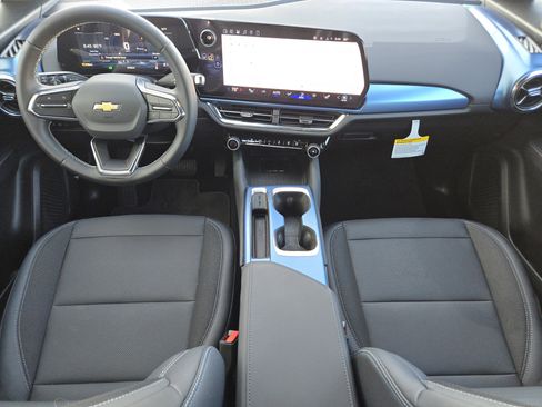 New 2026 Chevrolet Equinox EV LT image 18