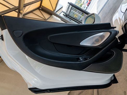 Used 2020 McLaren GT RWD image 14