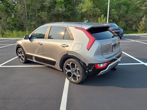 Used 2023 Kia Niro EX Touring FWD image 4