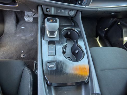 Used 2024 Nissan Rogue S FWD image 21