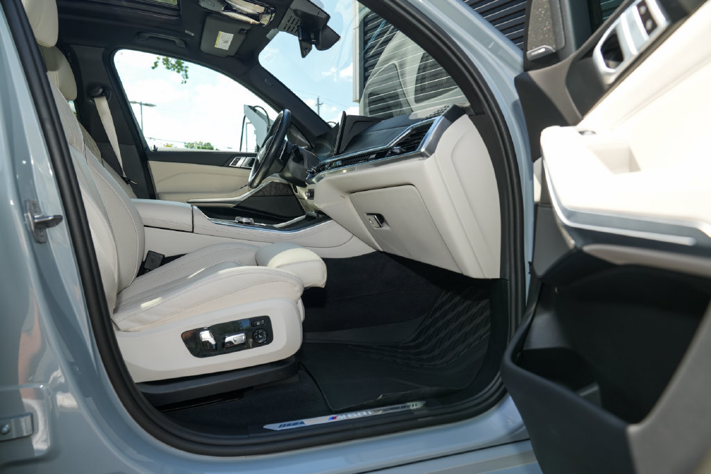 Used 2024 BMW X5 M60i AWD/4WD image 33