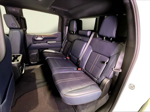 Used 2024 Chevrolet Silverado 1500 High Country AWD/4WD image 24