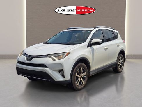 Used 2017 Toyota RAV4 XLE FWD image 4