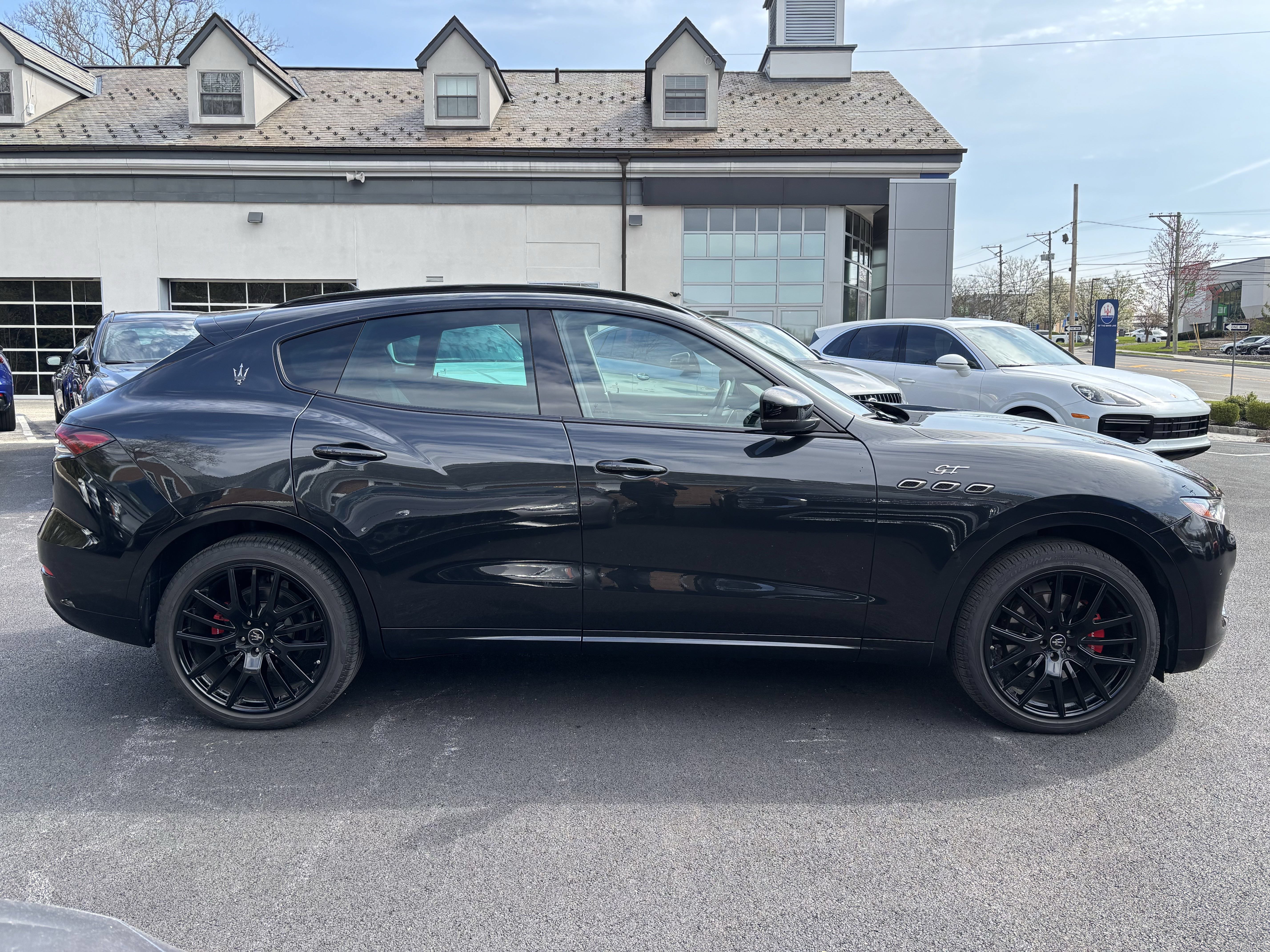 Used 2022 Maserati Levante GT AWD/4WD image 5