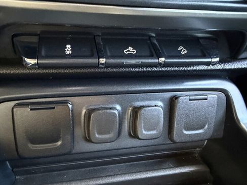 Used 2018 Chevrolet Silverado 1500 LT w/ All Star Edition AWD/4WD image 26