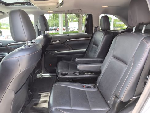 Used 2015 Toyota Highlander Limited AWD/4WD image 32