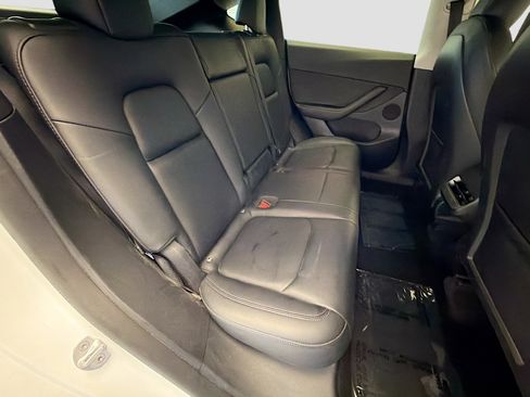Used 2022 Tesla Model Y Long Range AWD/4WD image 14