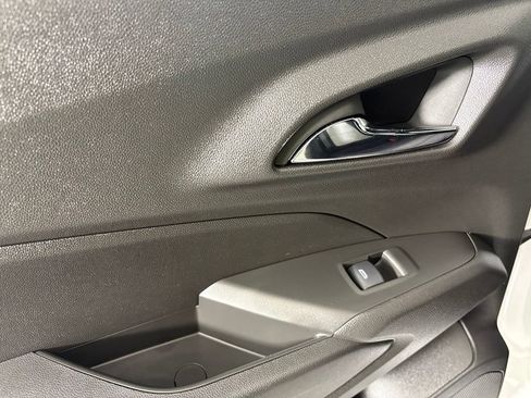 Used 2024 Chevrolet Trax RS w/ Sunroof Package FWD image 42
