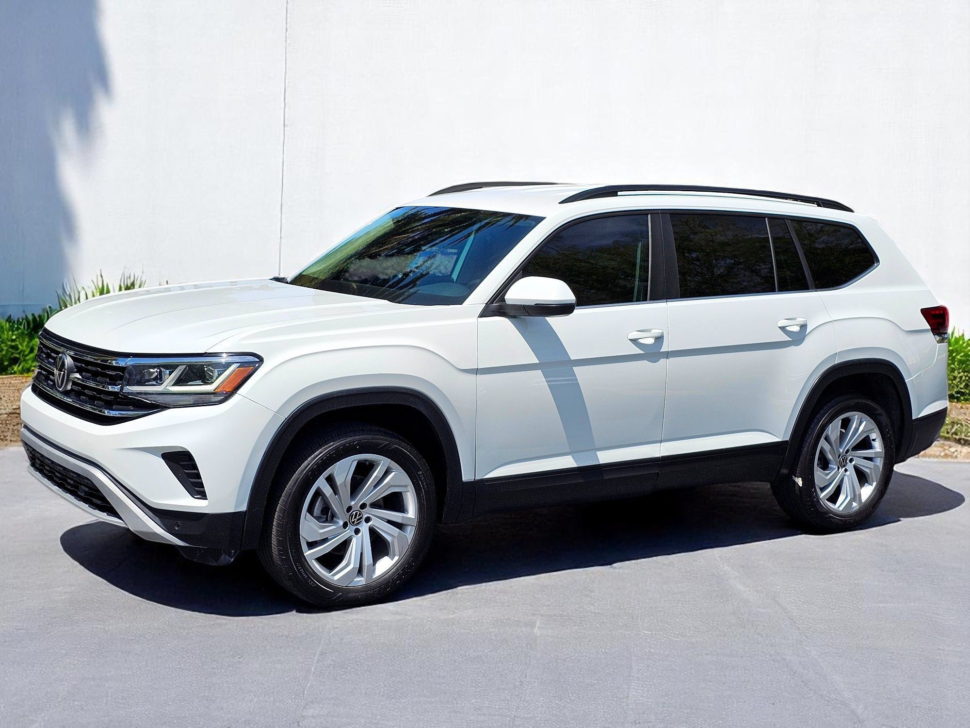 Used 2023 Volkswagen Atlas SE FWD image 1