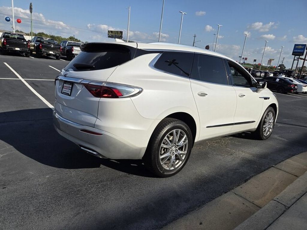 Used 2023 Buick Enclave Essence w/ Experience Buick Package FWD image 5