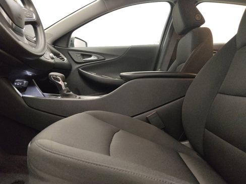 Used 2025 Chevrolet Malibu LT FWD image 17