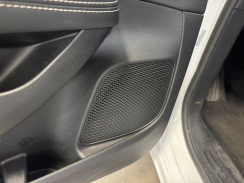 Used 2025 Chrysler Pacifica Select FWD image 25