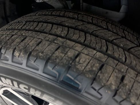 Used 2024 Jeep Grand Cherokee L Limited w/ Luxury Tech Group II image 46