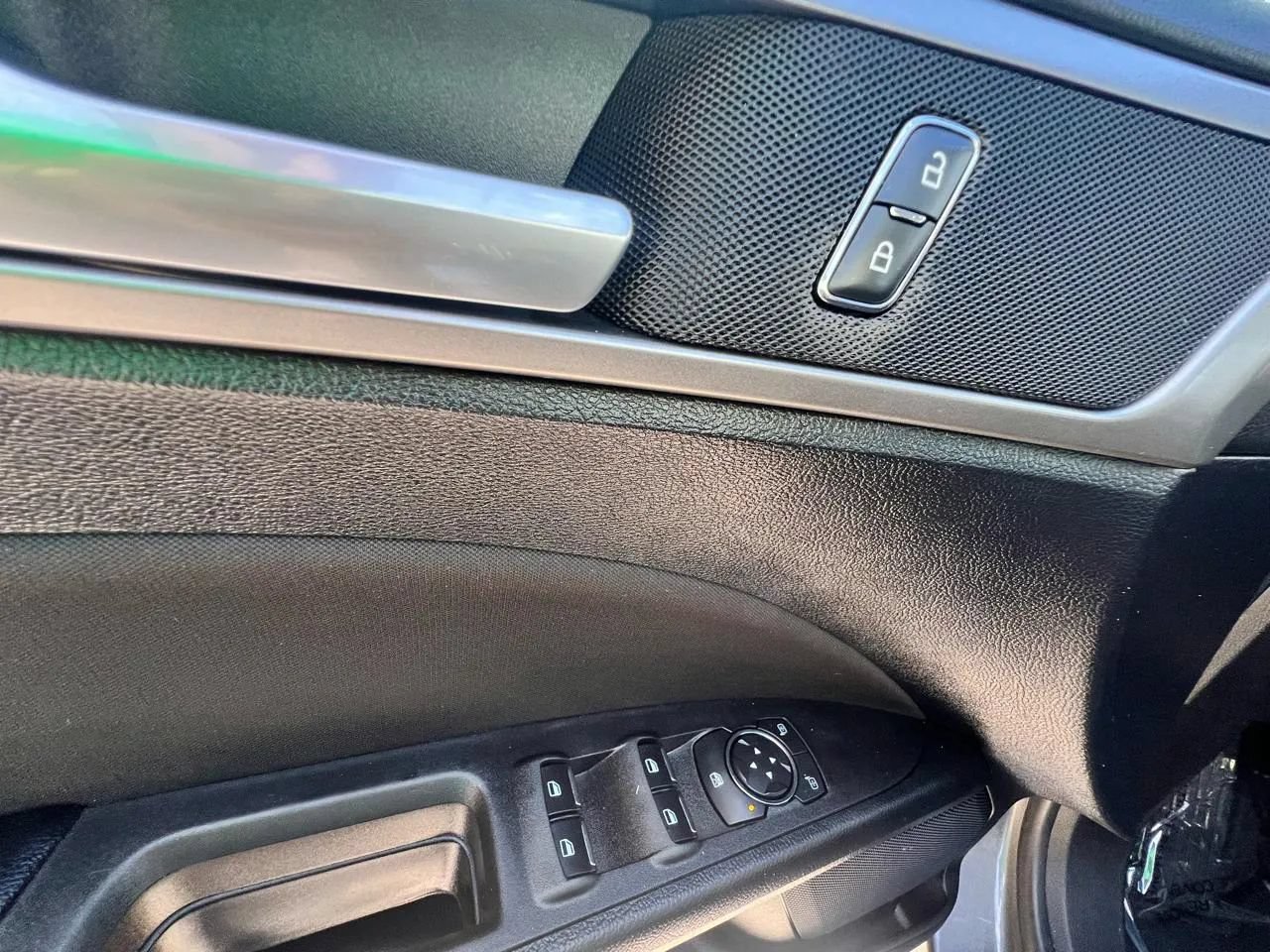 Used 2020 Ford Fusion SE FWD image 23