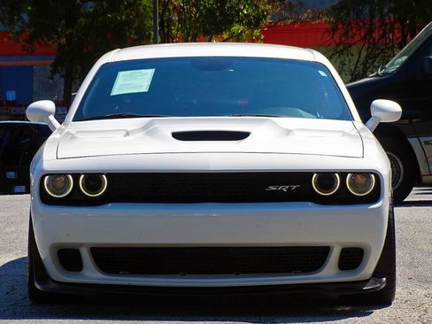 Used 2015 Dodge Challenger SRT Hellcat RWD image 11