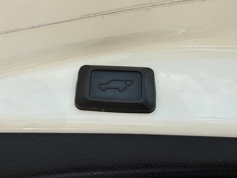 Used 2017 Toyota RAV4 SE FWD image 19