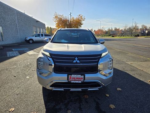 New 2025 Mitsubishi Outlander SEL image 2