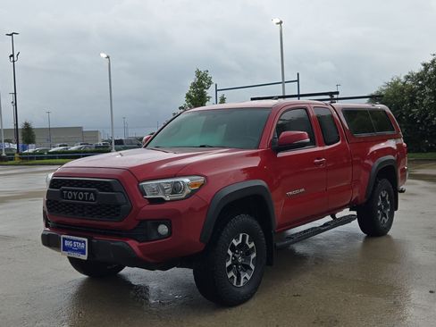 Used 2017 Toyota Tacoma SR5 AWD/4WD image 8