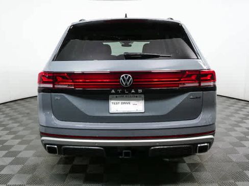 Certified 2025 Volkswagen Atlas Peak Edition SE AWD/4WD image 29