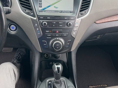 Used 2019 Hyundai Santa Fe XL AWD/4WD image 9