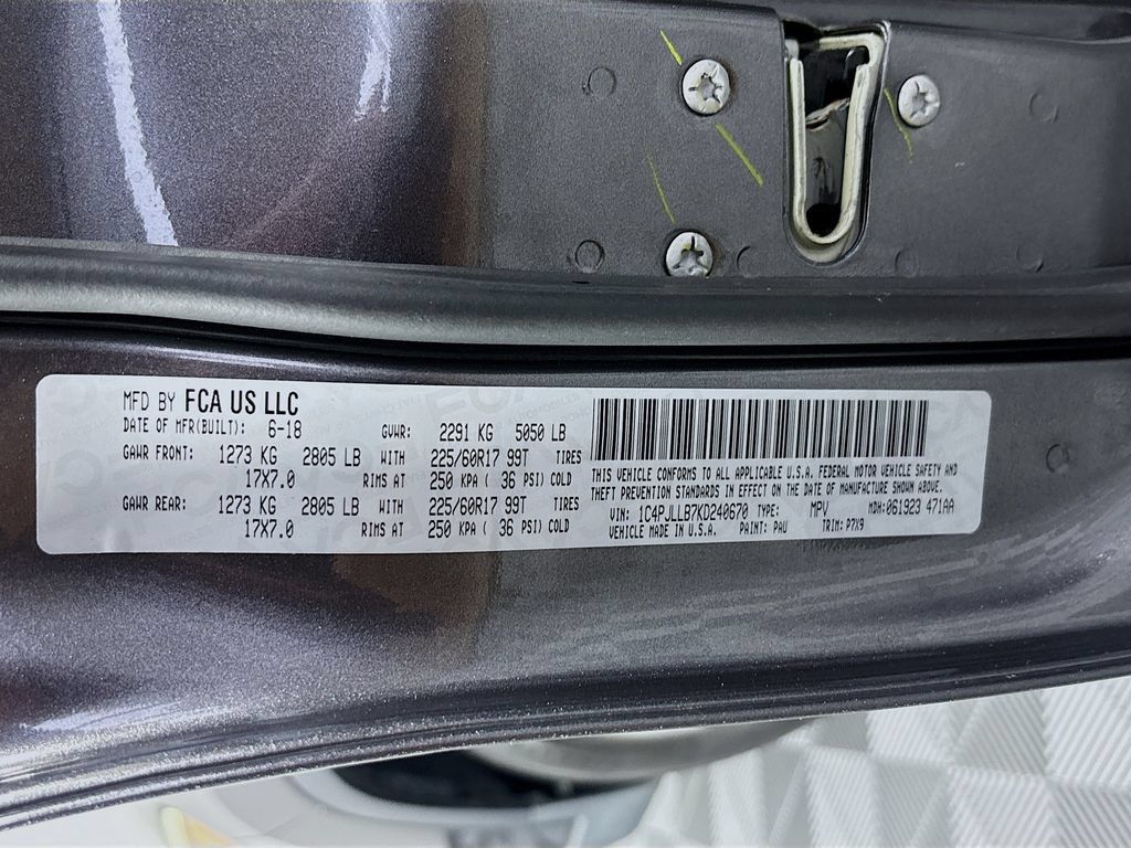 Used 2019 Jeep Cherokee Latitude Plus FWD image 30
