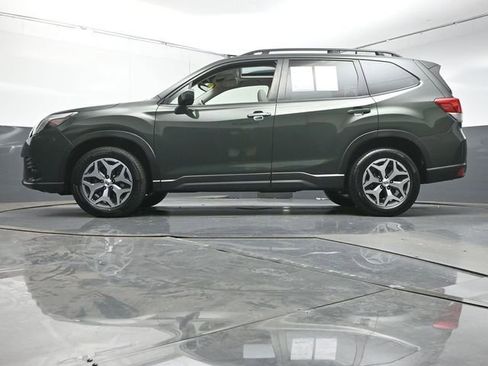 Used 2023 Subaru Forester Premium AWD/4WD image 37