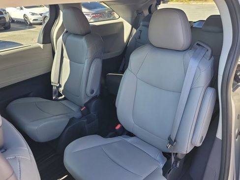 Used 2023 Toyota Sienna XLE image 14