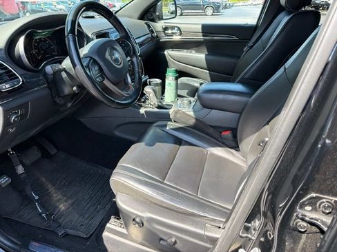 Used 2020 Jeep Grand Cherokee Overland AWD/4WD image 9