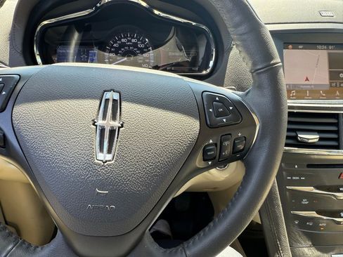 Used 2019 Lincoln MKT AWD image 20