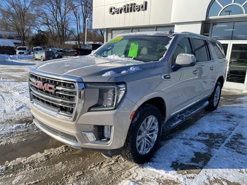 Used 2022 GMC Yukon XL SLT w/ SLT Premium Package image 12